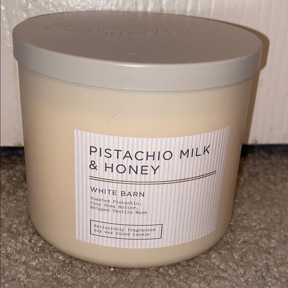 Bath and Body Works Pistachio Milk & Honey Candle